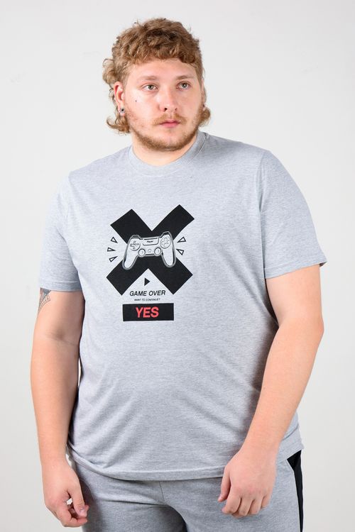 Camiseta estampa game over plus size cinza