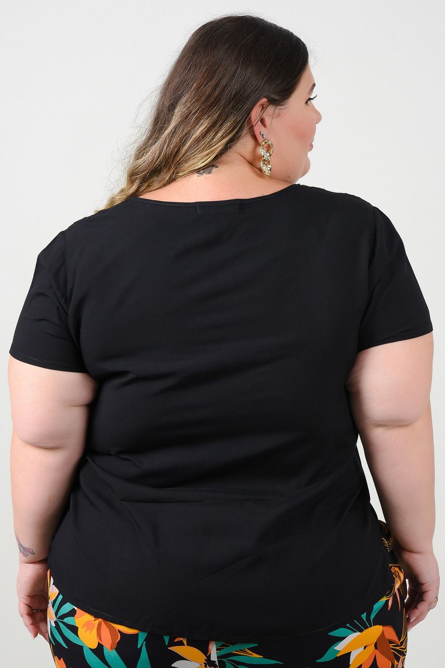 Blusa de manga curta viscose plus size preto