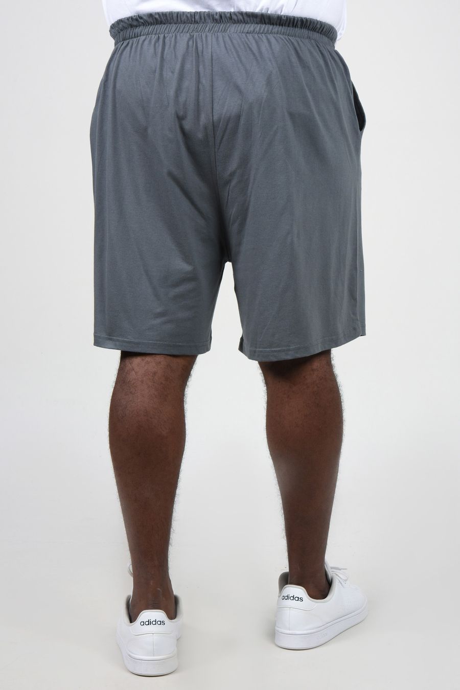 Short malha plus size cinza chumbo