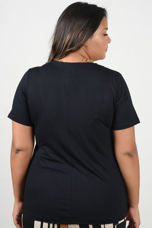 T-shirt básica decote v plus size preto