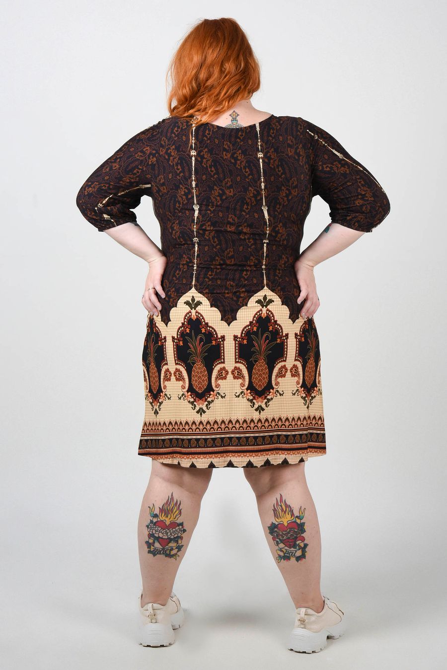 Vestido estampado barrado plus size marrom