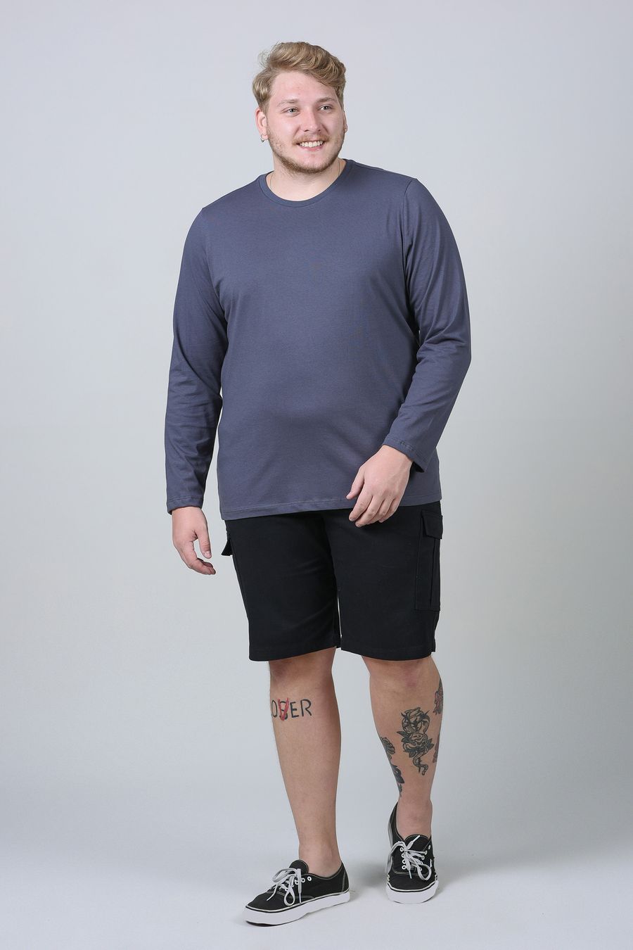 Camiseta manga longa malha plus size cinza chumbo