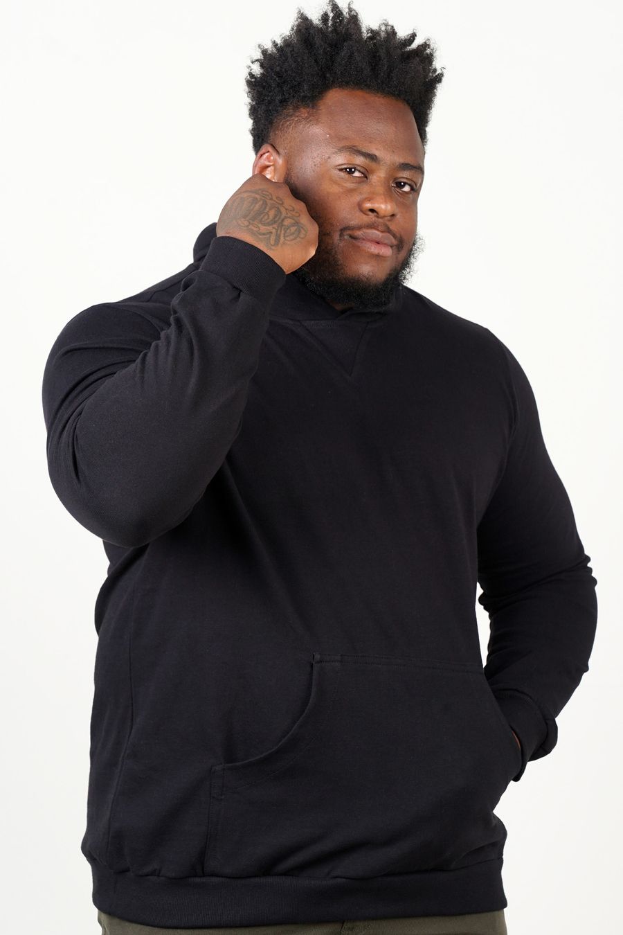 Blusão capuz e manga longa plus size preto