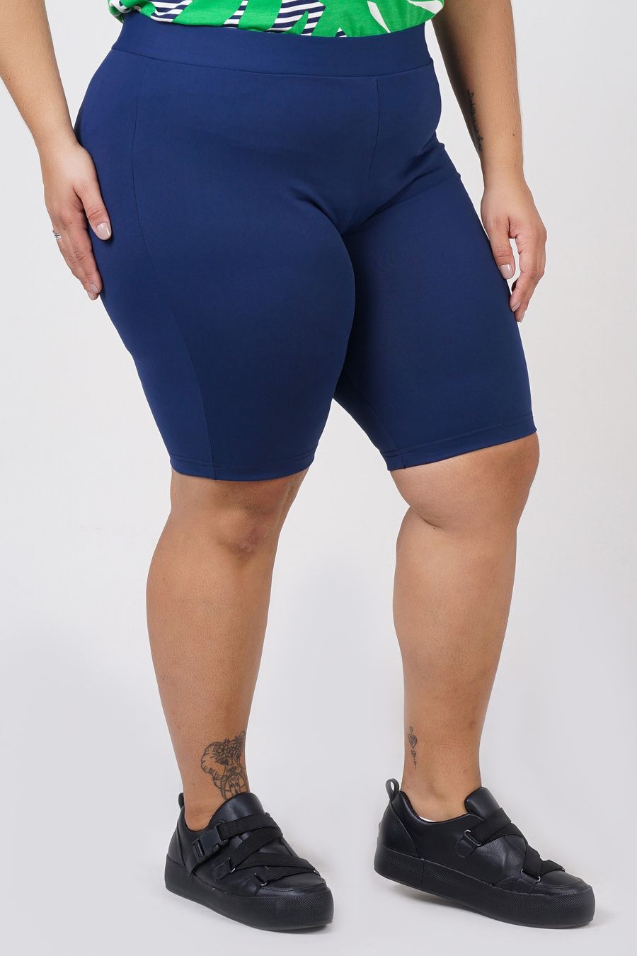 Bermuda fitness básica plus size azul marinho
