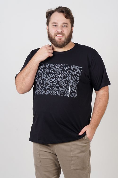 Camiseta com estampa folhagem plus size preto