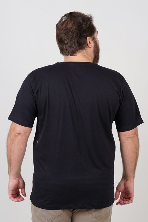 Camiseta com estampa folhagem plus size preto