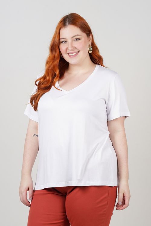 T-shirt básica decote v plus size branco