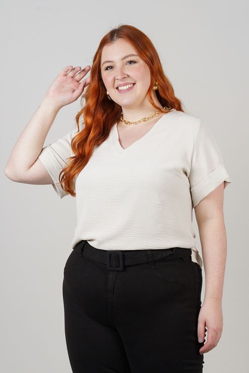 Blusa de manga e decote v plus size bege