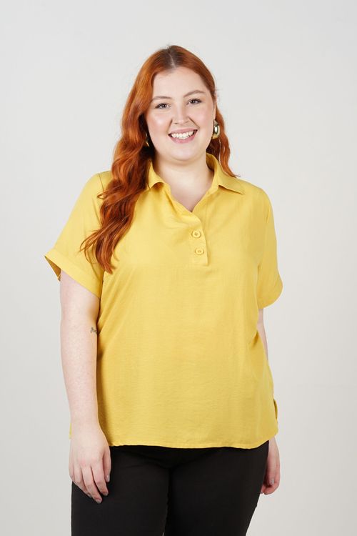 Blusa manga curta com gola de camisa plus size amarelo