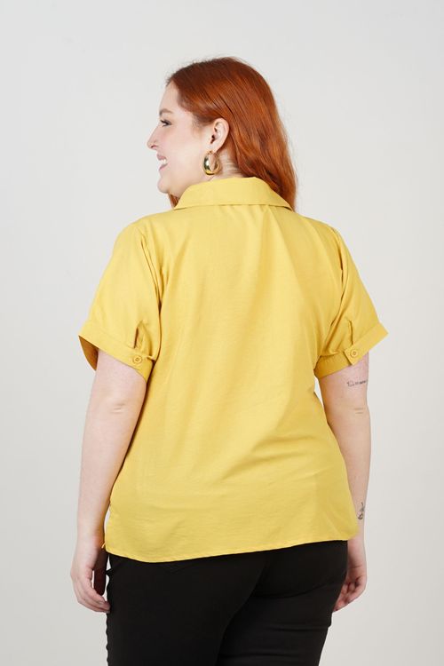 Blusa manga curta com gola de camisa plus size amarelo