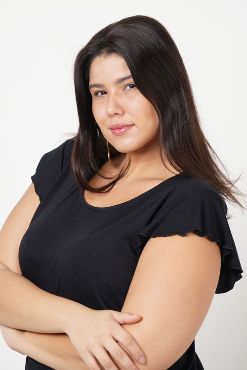 Blusa com fru-fru na manga plus size preto