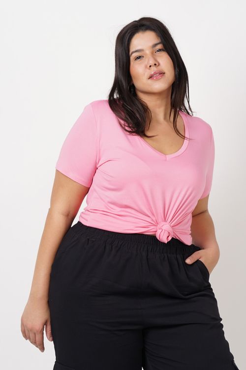 T-shirt básica decote v plus size rosa