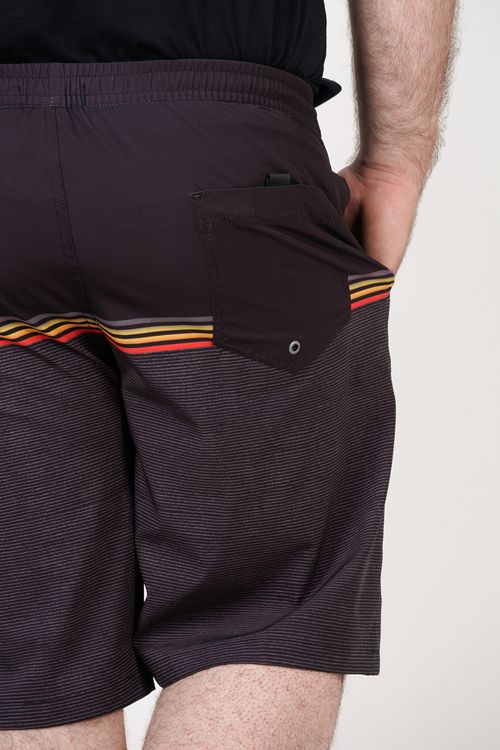 Bermuda de tactel estampado plus size preto