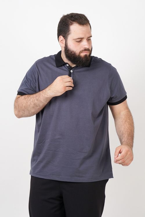 Camiseta polo com detalhes contrastantes plus size cinza chumbo