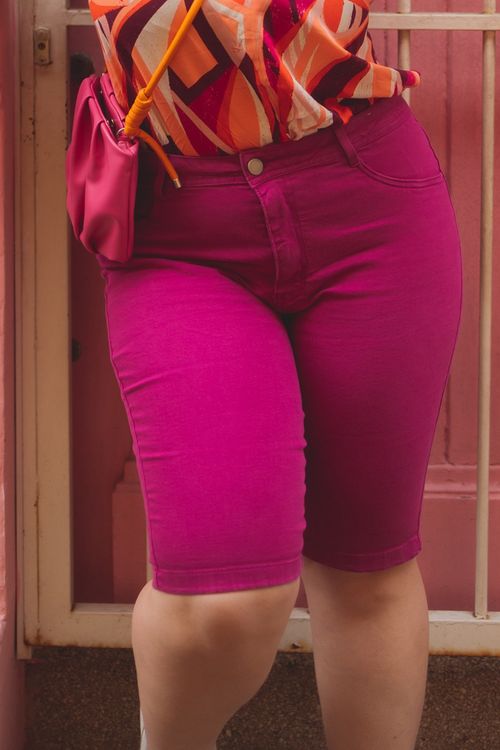 Bermuda ciclista de sarja básica plus size roxa