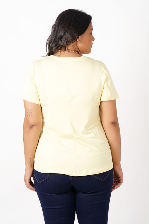 T-shirt básica decote v plus size amarelo