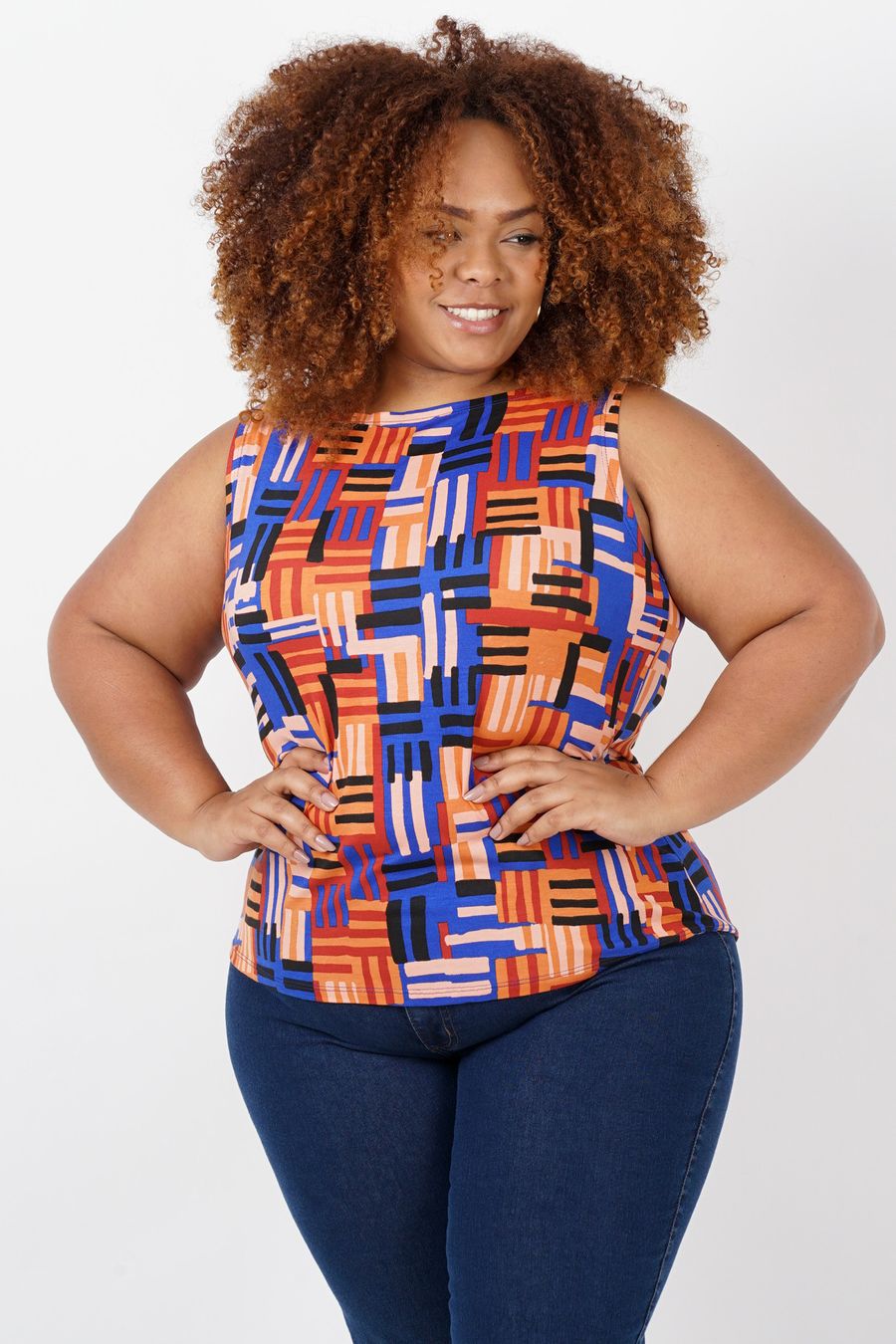 Regata estampada em malha de viscose plus size azul