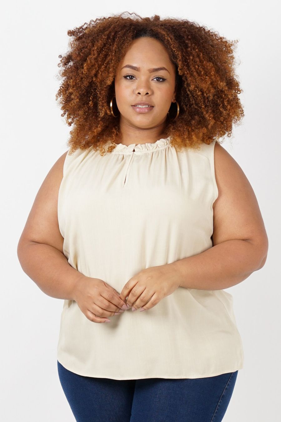 Regata com franzido na gola plus size bege