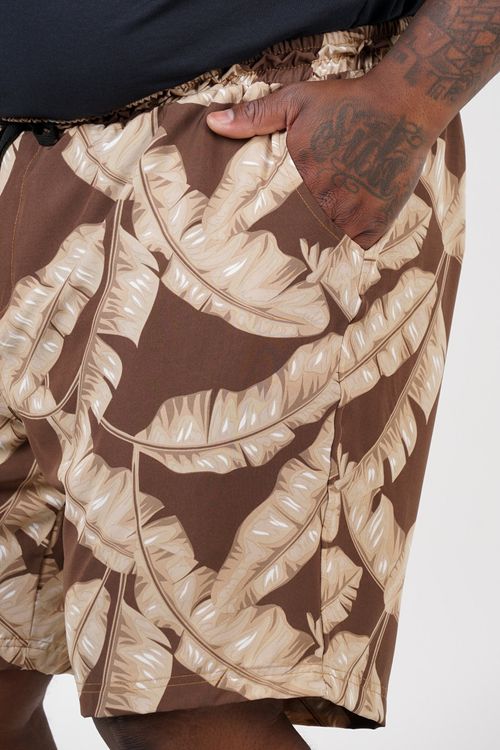 Bermuda de tactel com elastano estampado plus size marrom