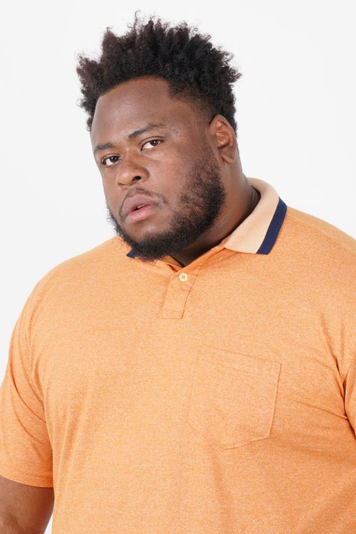 Camisa polo malha mescla com bolso plus size laranja
