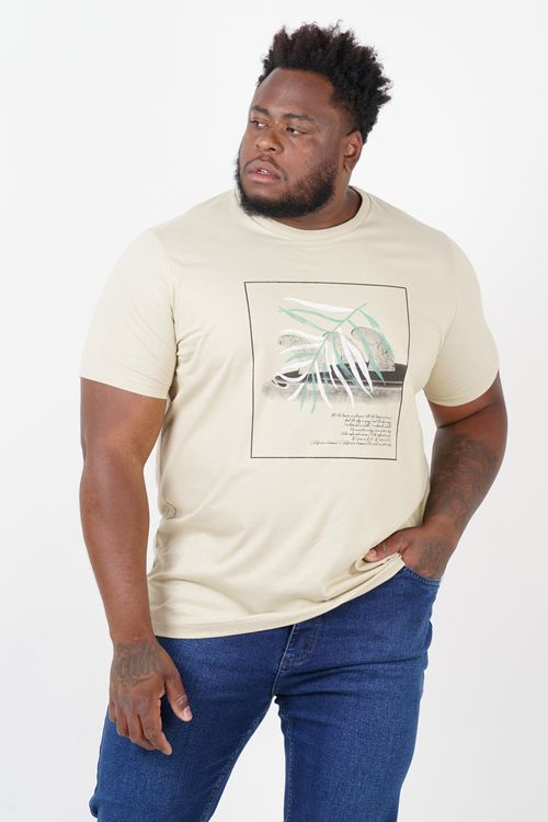 Camiseta com estampa folhagem plus size bege
