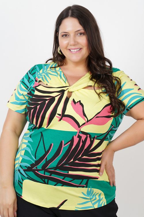 Blusa de viscolycra estampada com torção no decote plus size verde