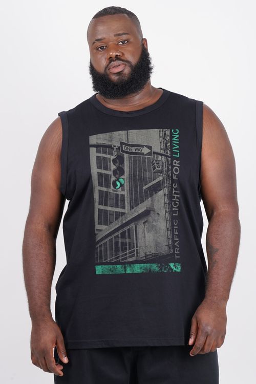 Regata com estampa na frente plus size preto