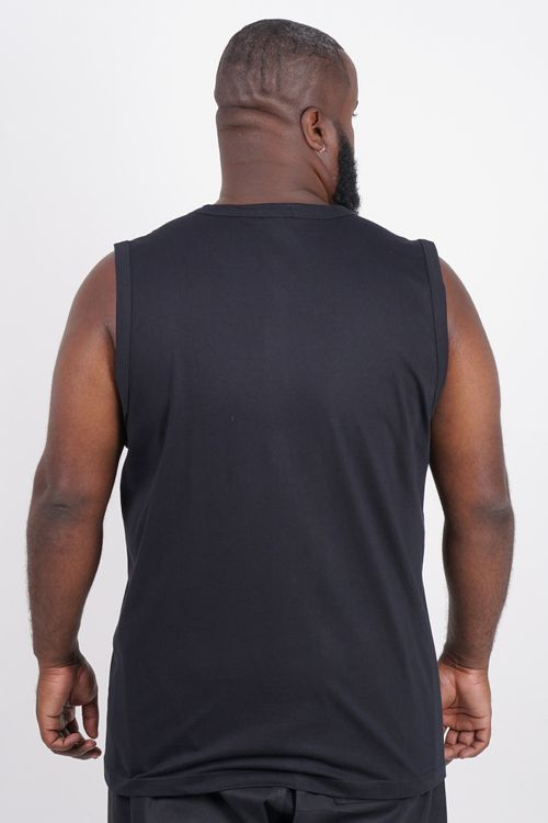 Regata com estampa na frente plus size preto