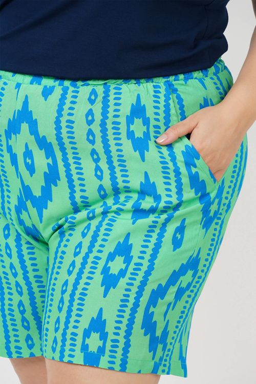 Short de viscose estampada plus size verde