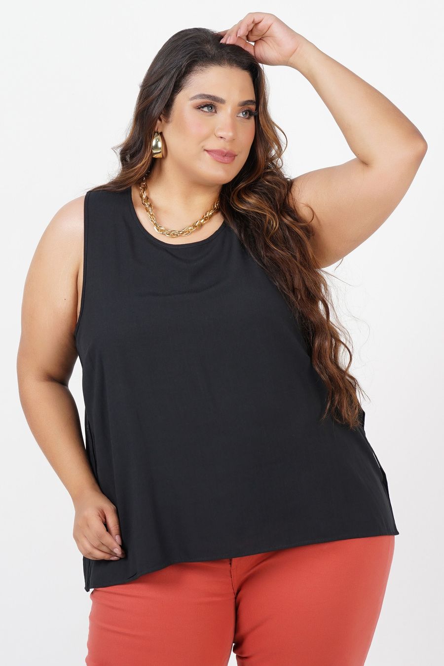 Regata de viscose com botões na lateral plus size preto