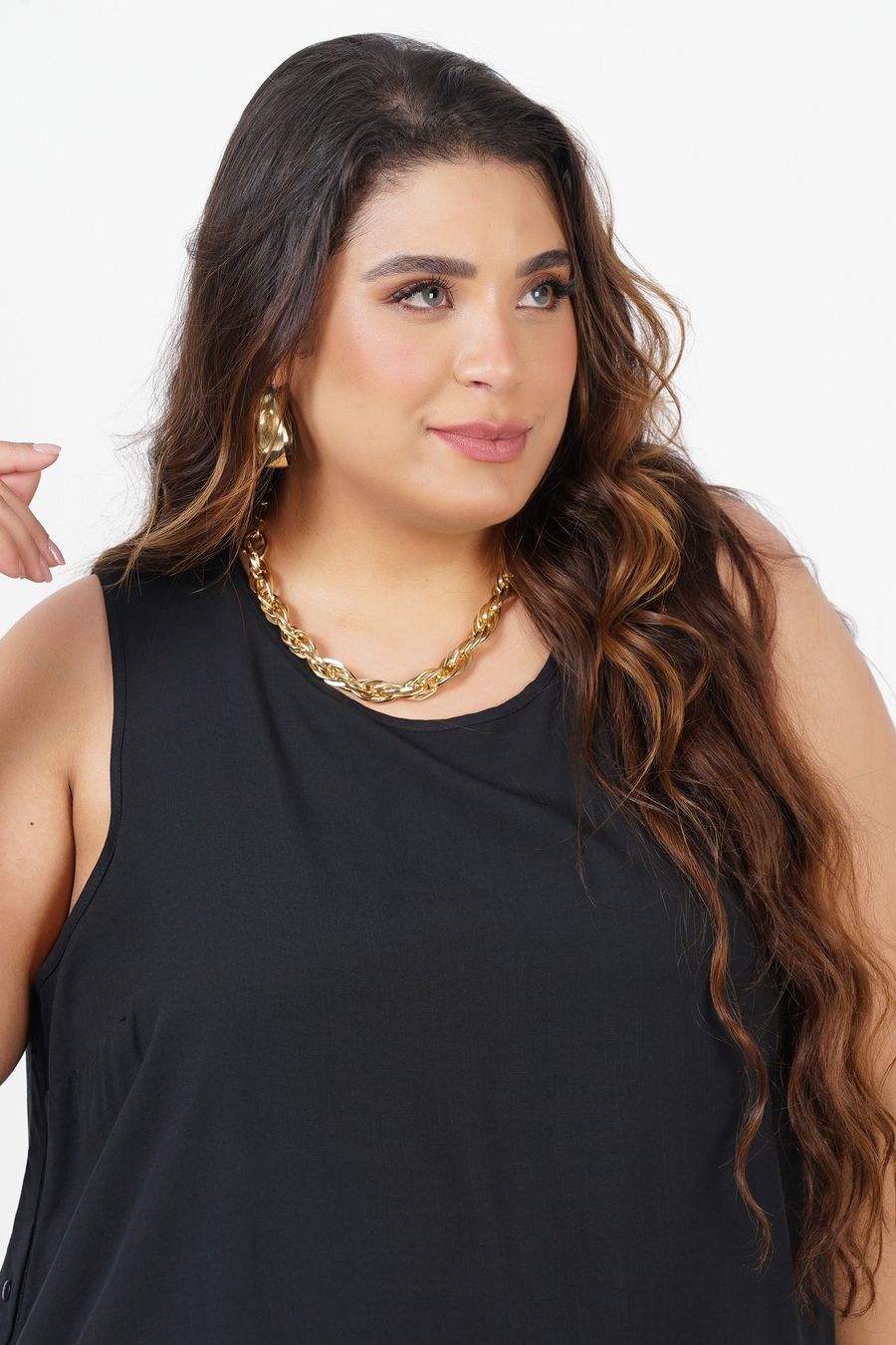 Regata de viscose com botões na lateral plus size preto