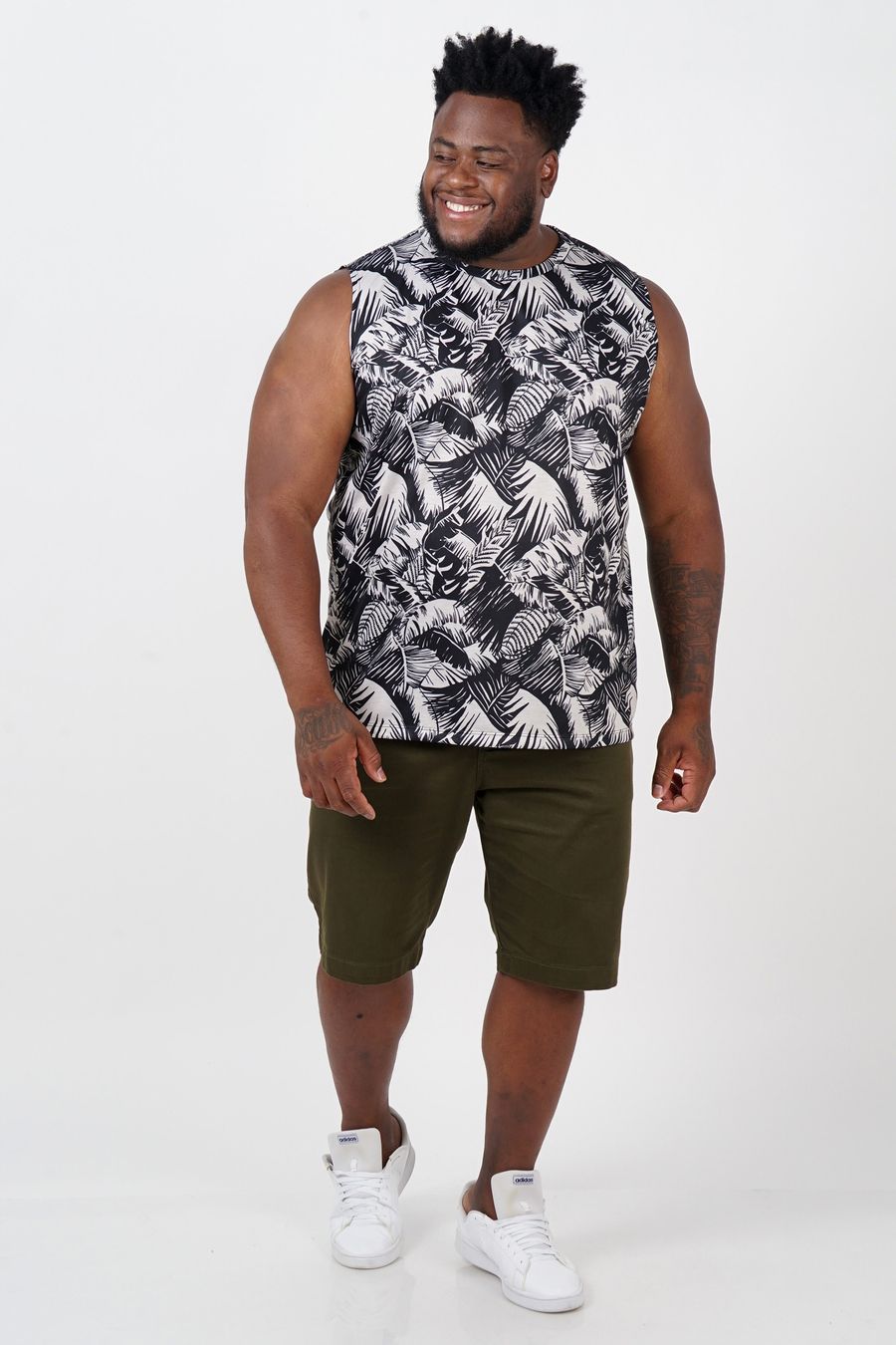Regata full print plus size preto