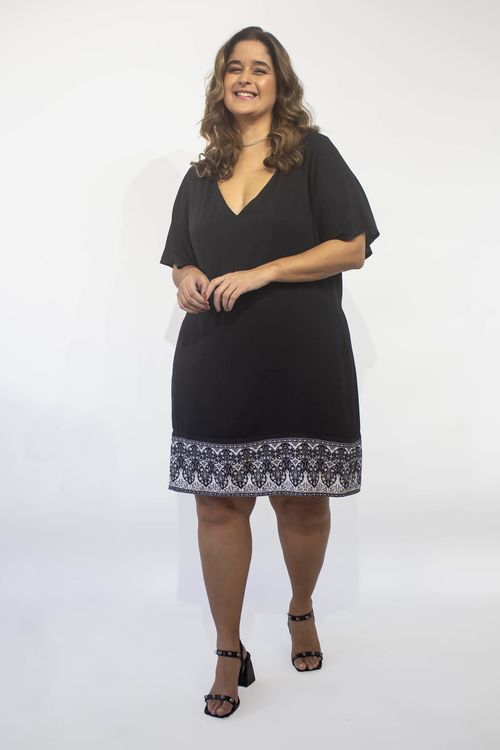 Vestido curto com barrado plus size preto