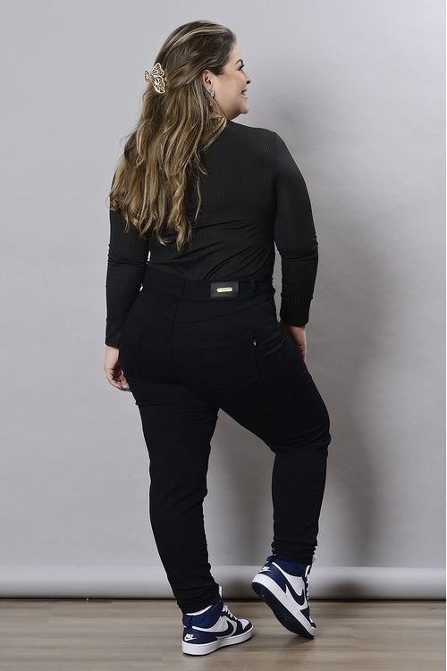 Calça preta jeans plus size