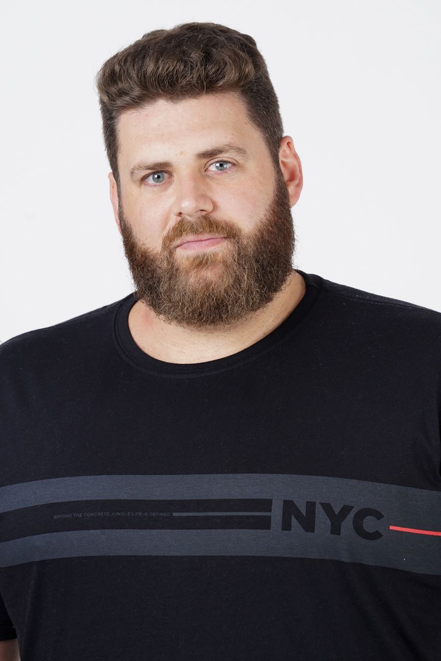 Camiseta com estampa nyc plus size preto