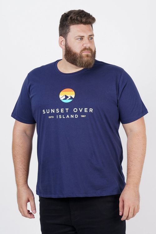 Camiseta com estampa sunset plus size azul marinho