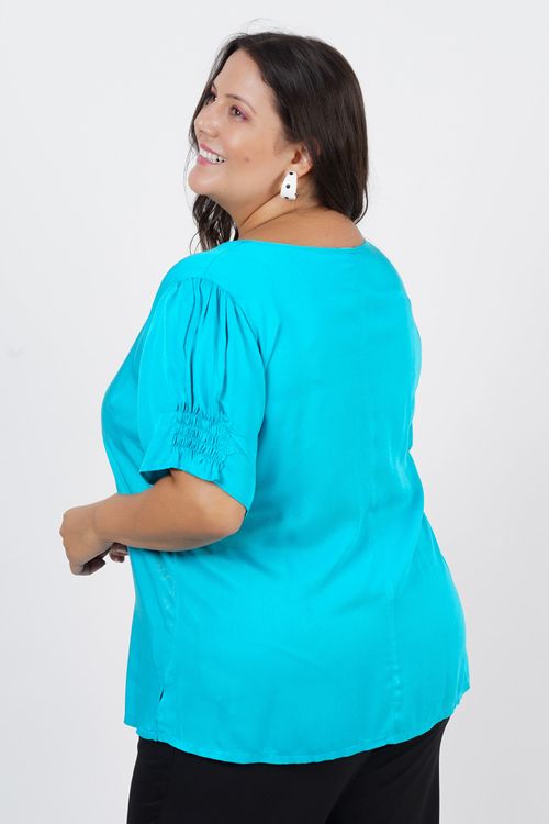 Blusa de viscose com franzido na manga plus size verde