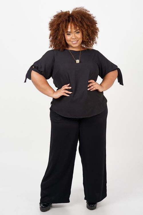 Blusa manga curta com abertura plus size preto