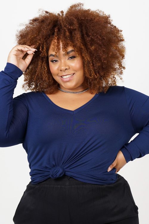 Blusa manga longa básica decote v plus size azul marinho