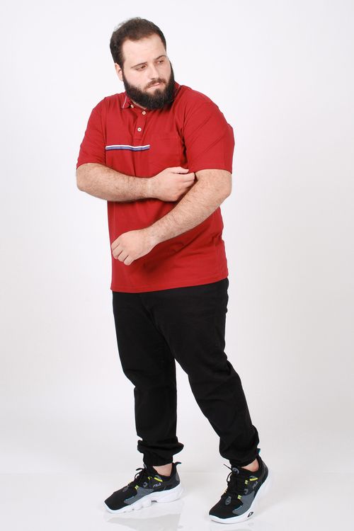 Camisa polo  com listras e bolso plus size vinho