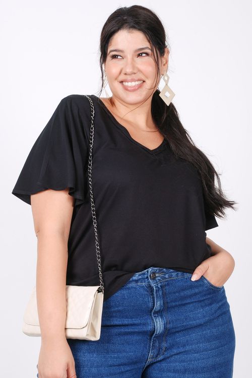Blusa com trançado  no decote plus size preto