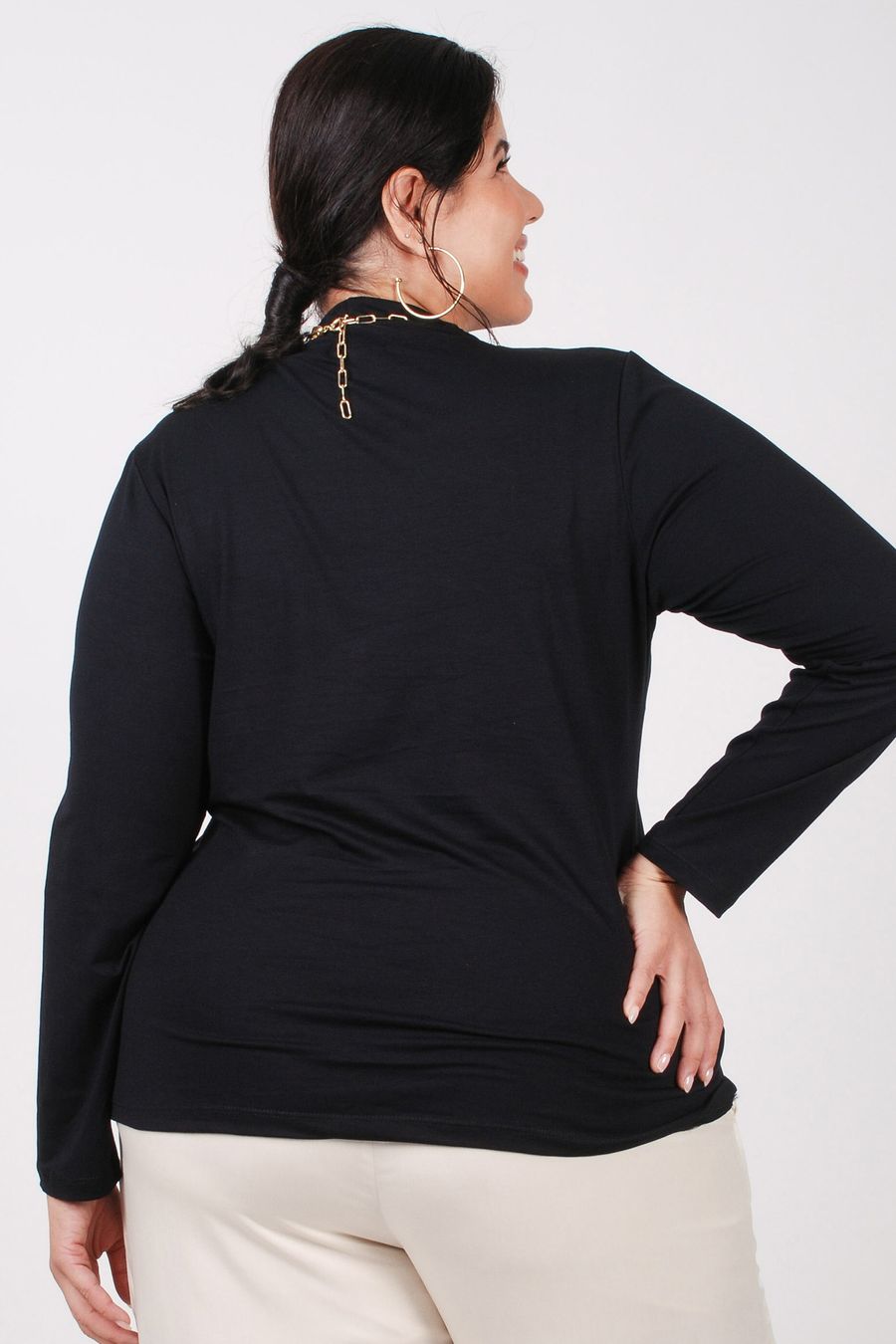 Blusa gola alta plus size preto