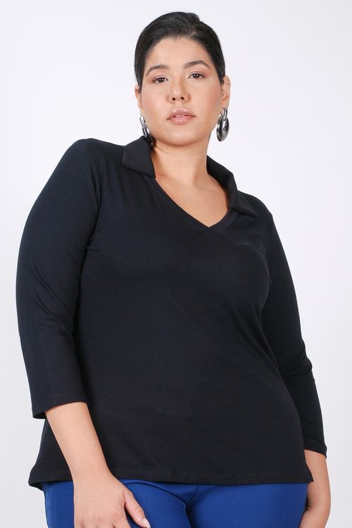 Blusa com gola estilo polo plus size preto