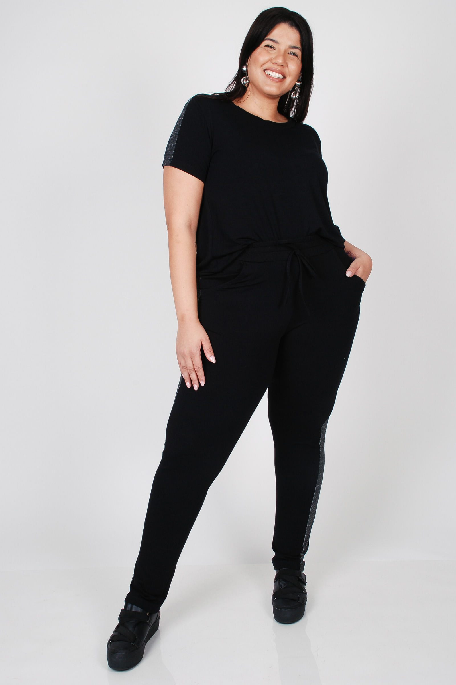 CALCA-DE-MOLETINHO-COM-FAIXA-METALIZADA-PLUS-SIZE_0026_2