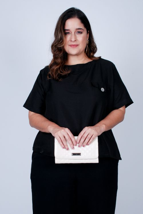 Blusa manga curta com martingales plus size preto