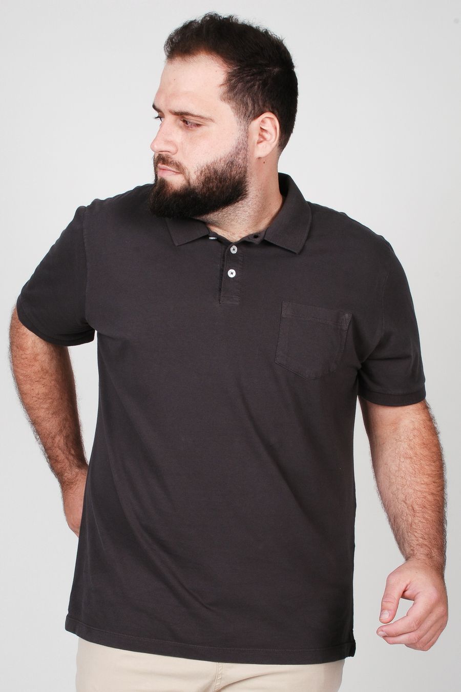 Camisa polo lisa básica com bolso plus size verde