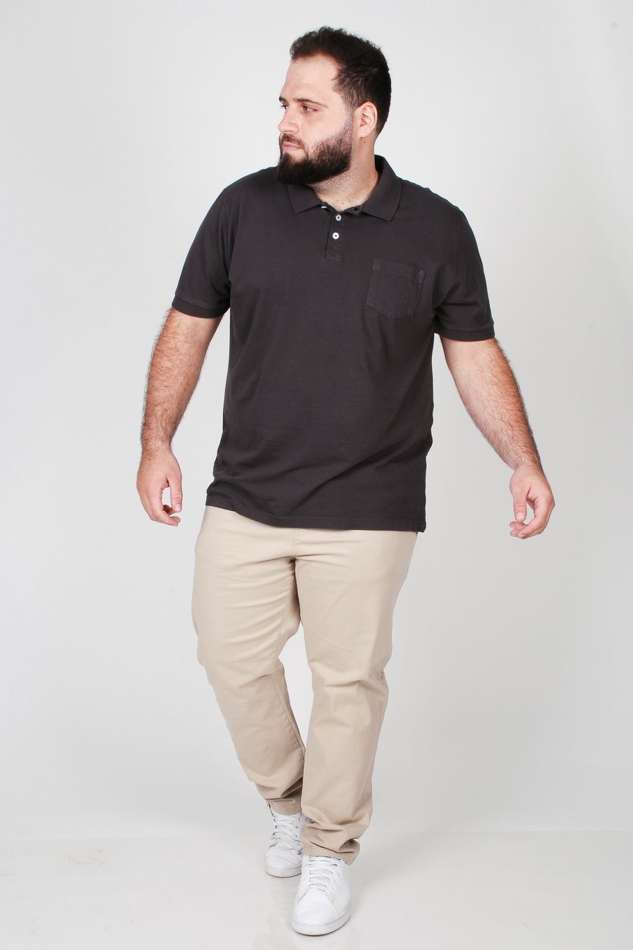 Camisa polo lisa básica com bolso plus size verde