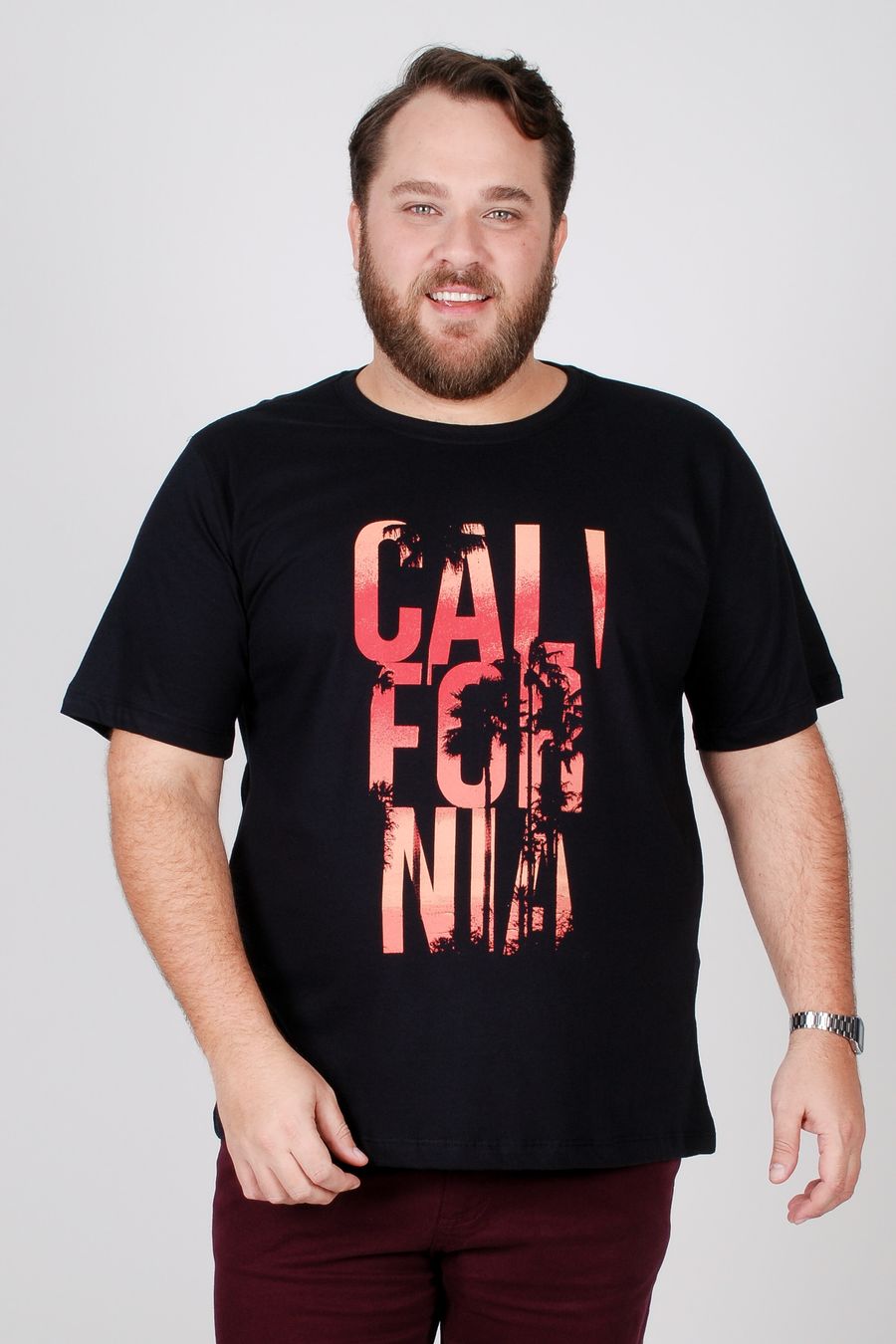 Camiseta com estampa california plus size preto