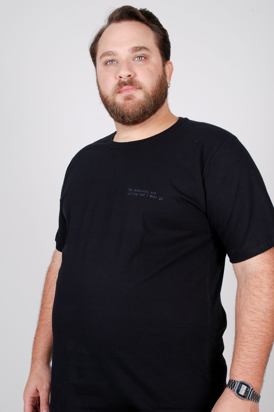 Camiseta com estampa mountains plus size preto
