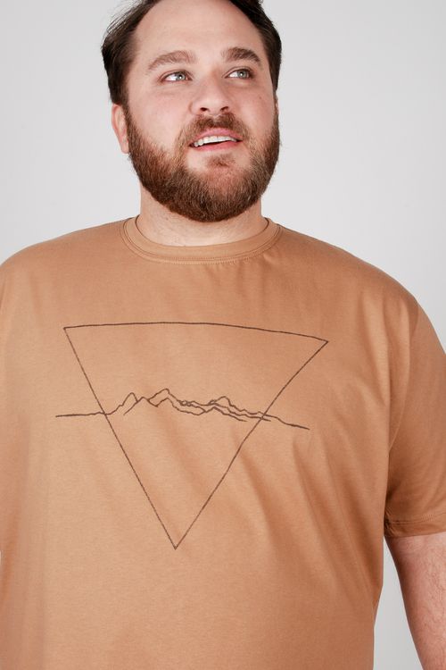 Camiseta com estampa minimalista plus size bege